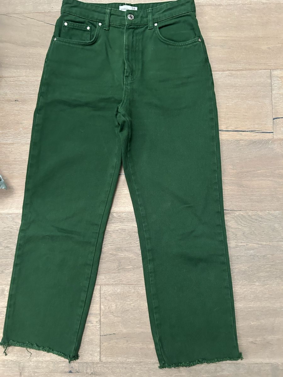 Stradivarius Jeans: Pantalon Stradivarius vert taille 38 – Gebraucht aus La Croix (Lutry) von fashionclub01