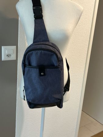Crossbody-Rucksack ( Sling Bag ) dunkelblau Essentials