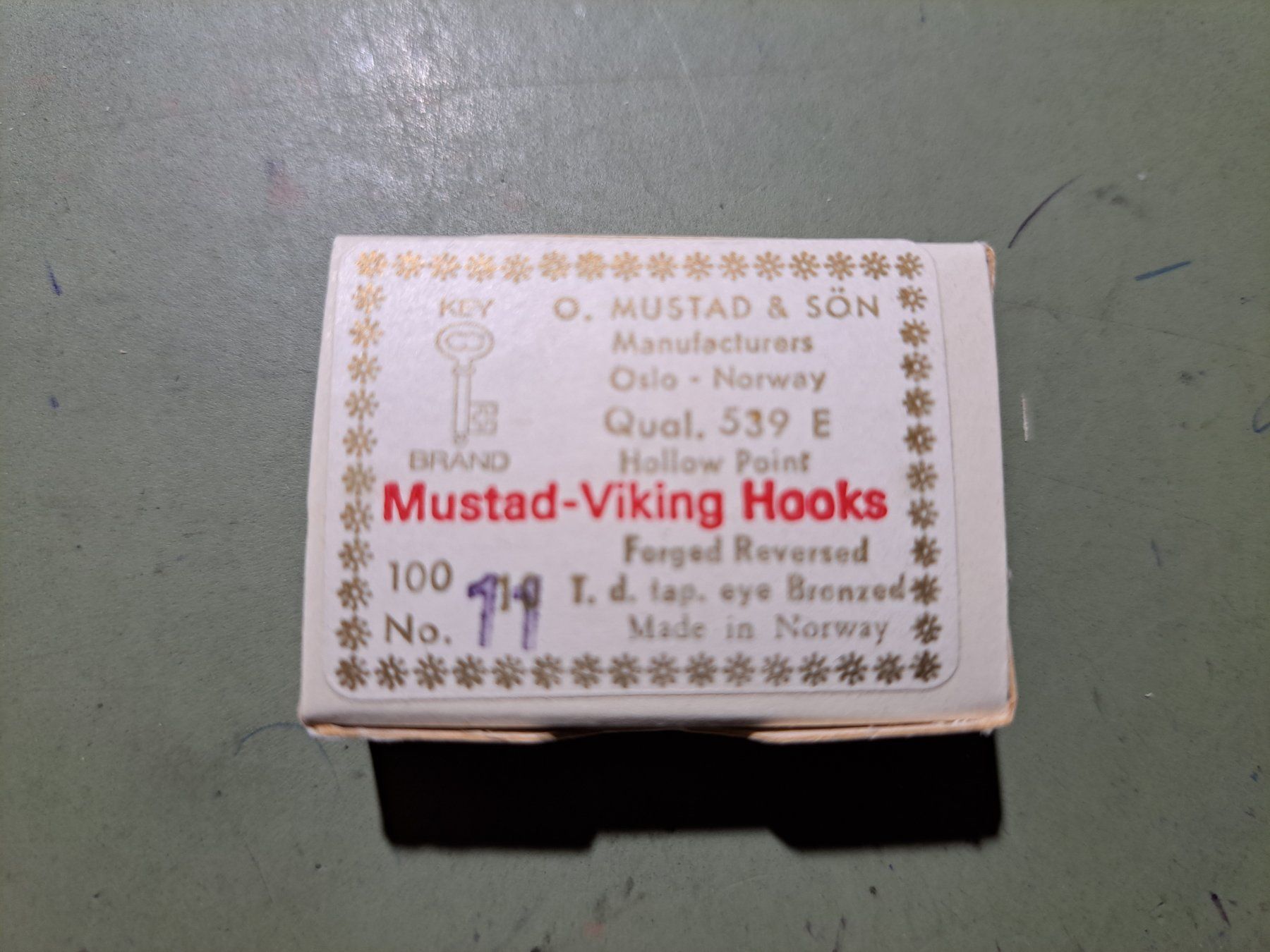 Ami: 100 Mustad 539 E N° 11 – Nuovo e nell'imballaggio originale da Fribourg venduto da versus702