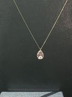 Très belle chaîne avec pendentif. Or 18 carats