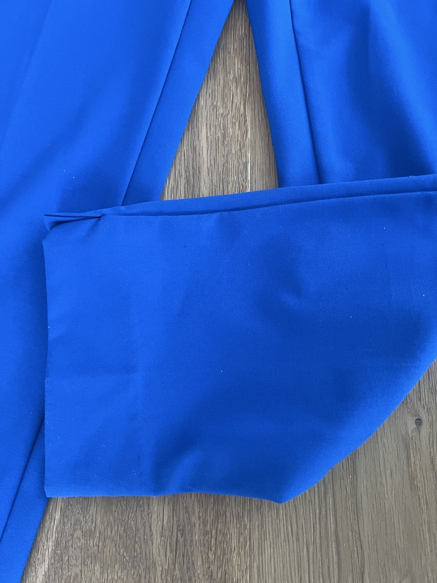 Zara Lots de vêtements: Blaue Zara Stoffhose, Grösse 36 , pull&bear bluse -paket – D'occasion à Herzogenbuchsee par jenny.24.01 4