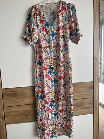 Kleid Blumenmuster Grösse M 