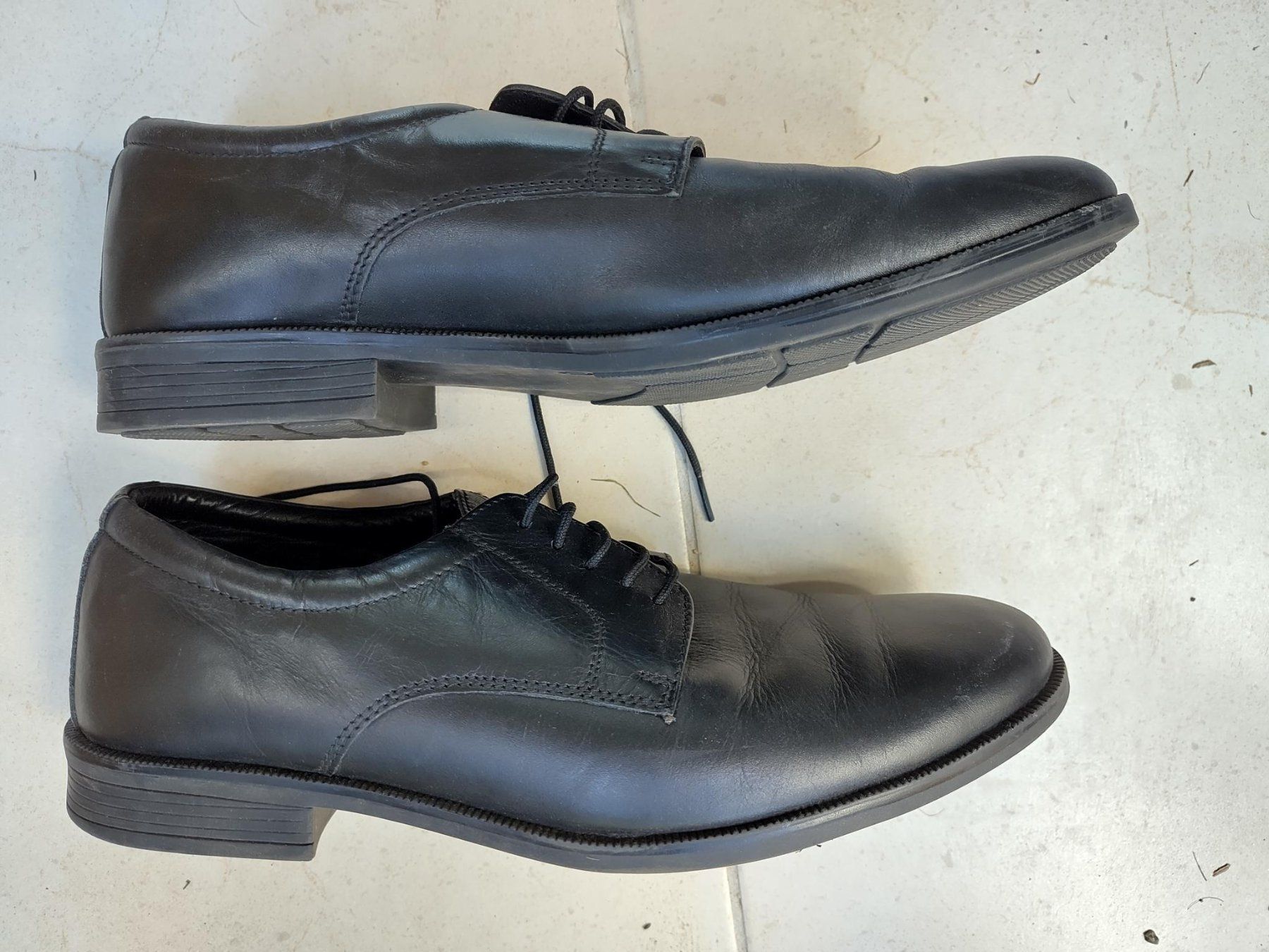 Scarpe da uomo: Schwarze Herren Schuhe, Grösse 42 – Usato da Romont FR venduto da may_x6gf 1