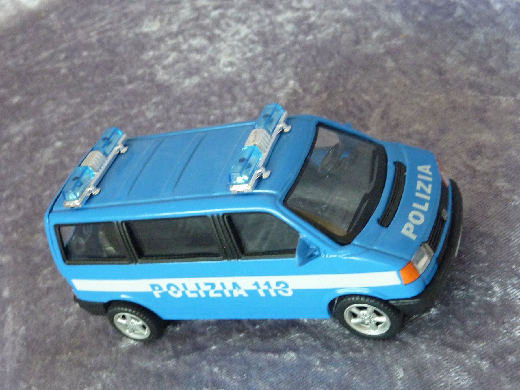Volkswagen Modellautos: VW Bus T4 Policia 113  1:43 – Gebraucht aus Dürrenäsch von modellautos4you 6