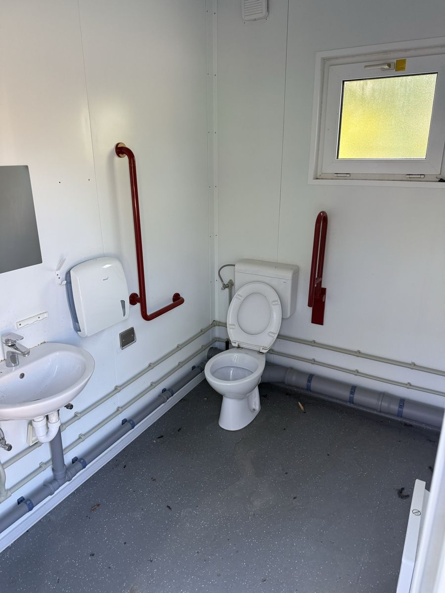 Contenitori edile: WC/Sanitärcontainer – Usato da Neuenegg venduto da kompomogmbh 3