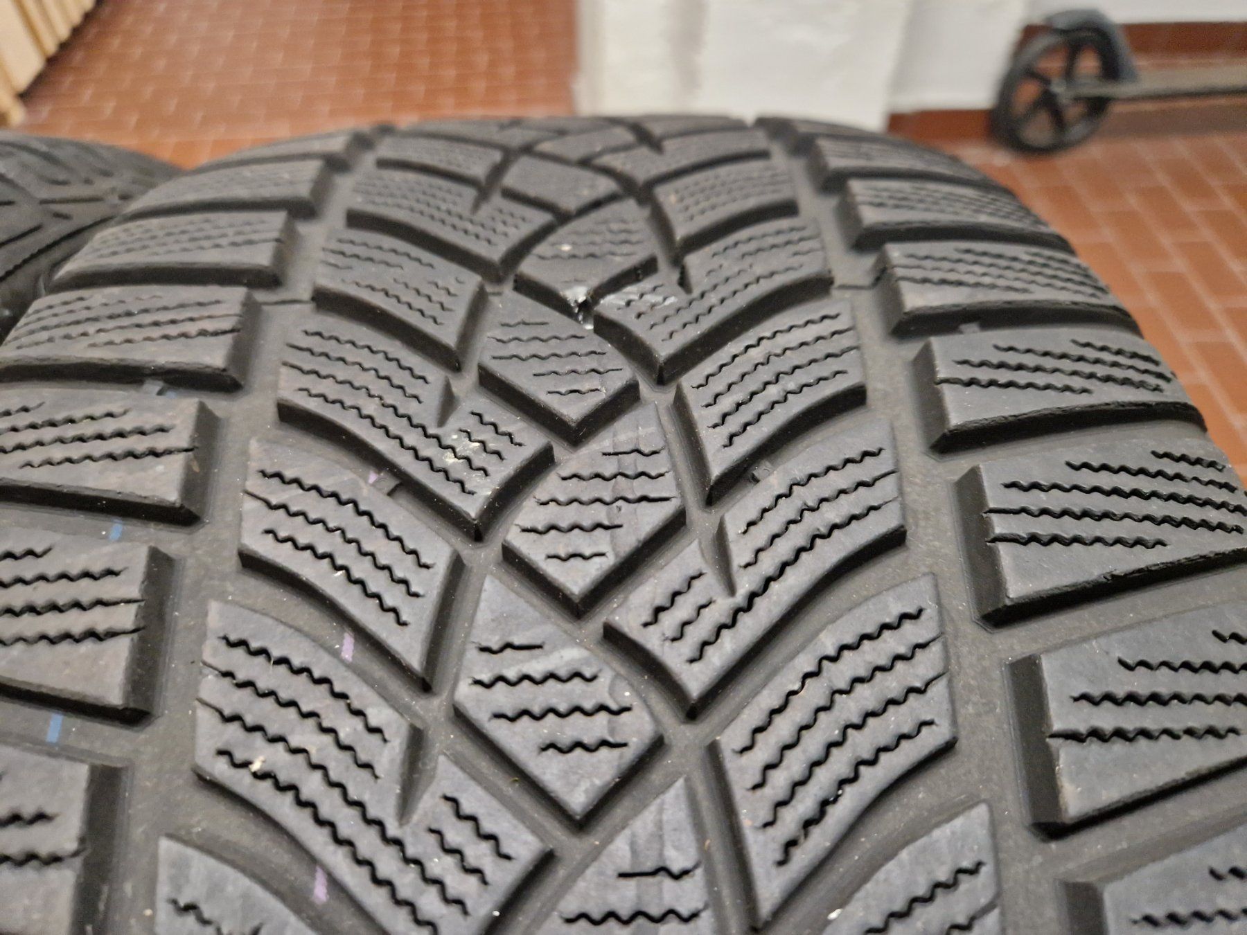 Goodyear Pneumatici & Ruote complete: 245 40 19 GOOD YEAR WINTERREIFEN – Usato da Zürich venduto da BMWE39M 4