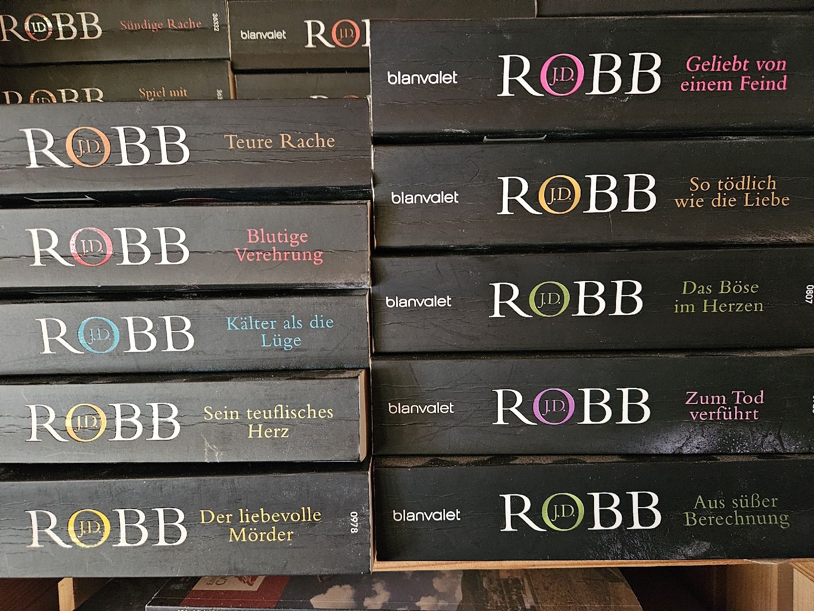 Libri: J.D. Robb Band 1-47 – Usato da Alpnachstad venduto da conny1786 5