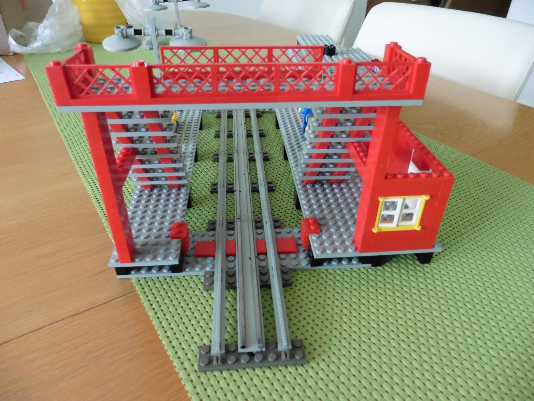 Lego Kit di costruzioni: Lego 7822 Bahnhof 12 V Eisenbahn – Usato da Kaltbrunn venduto da sigale 3