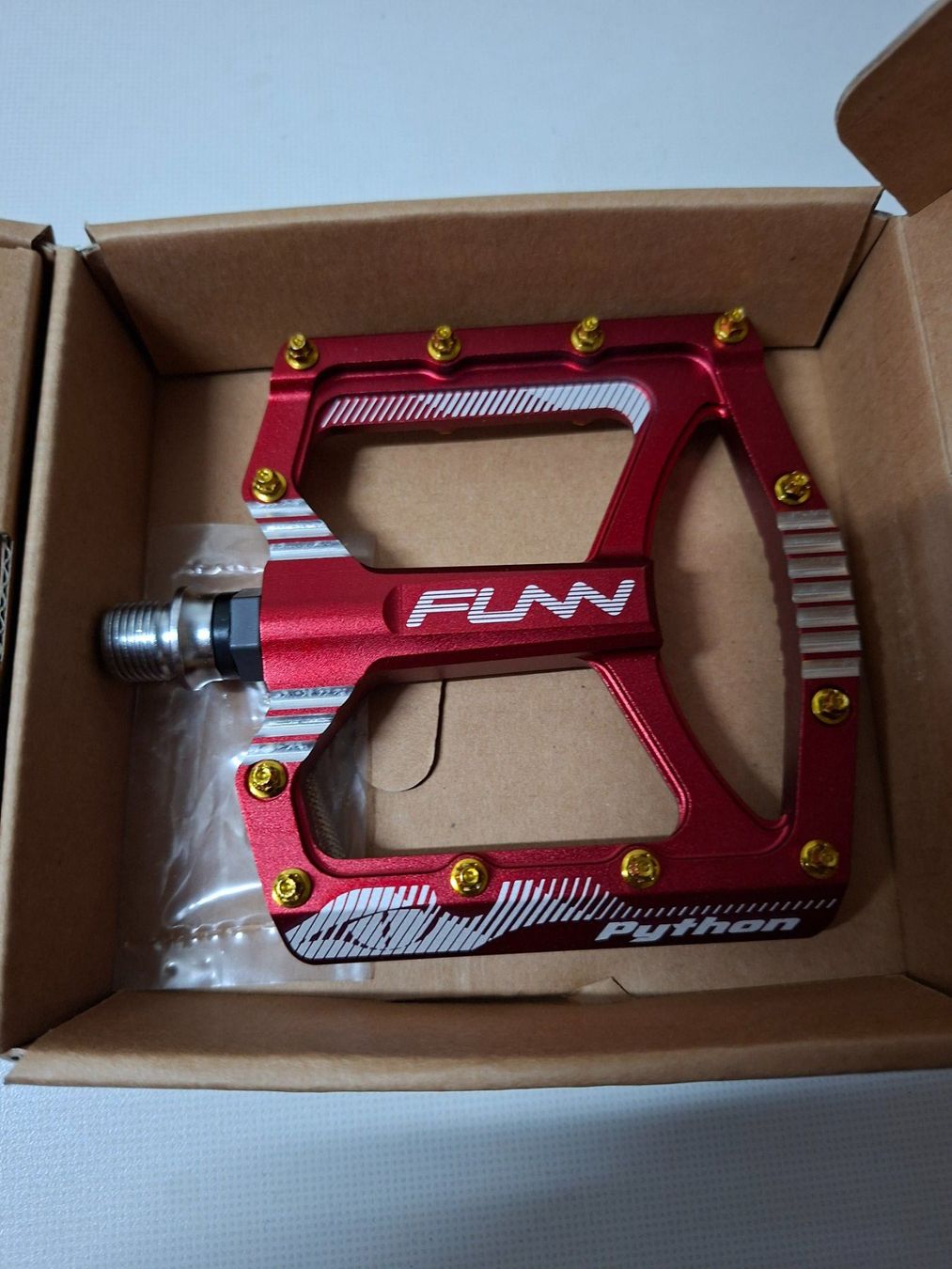 Pezzi di ricambio: Alu Flat Pedal Funn Phyton rot – Nuovo e nell'imballaggio originale da Kriens venduto da kathrol