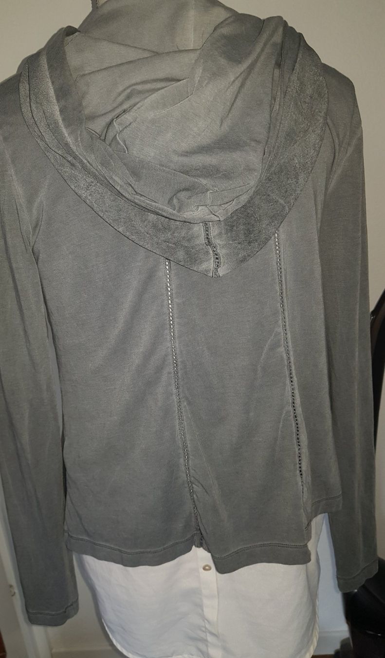 Nile Vestes: Kaschmir pulli u. ,.. Jacke NILE – D'occasion à Wetzikon ZH par med_2y76 2
