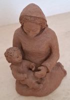 Tonfigur Mutter mit Kind handgefertigt