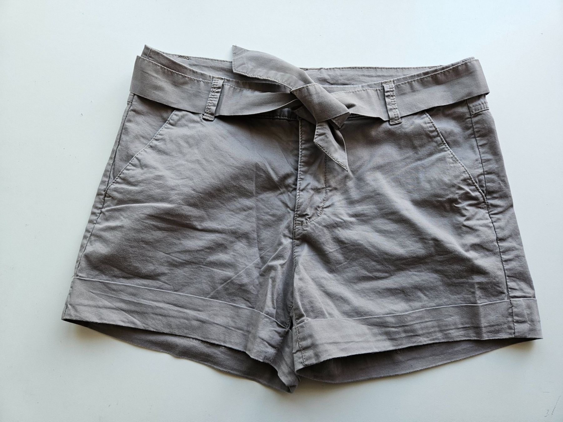 Pantaloni: Kurze Hose grau Gr.36 – Usato da Schaffhausen venduto da sabrina915