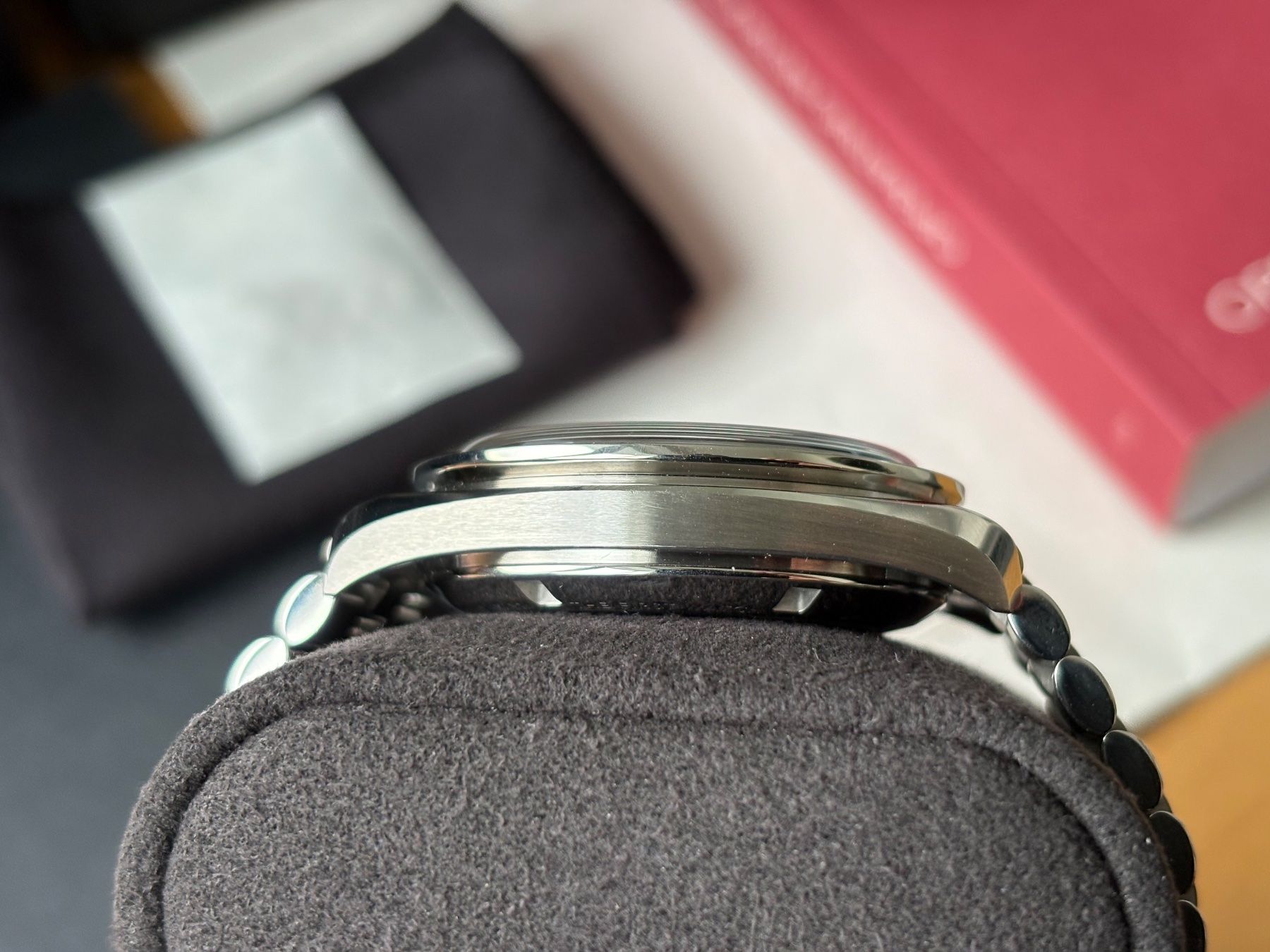 Omega Uhren: OMEGA Speedmaster Moonwatch White Fullset mit Garantie – Gebraucht aus Birsfelden von Mynos 9
