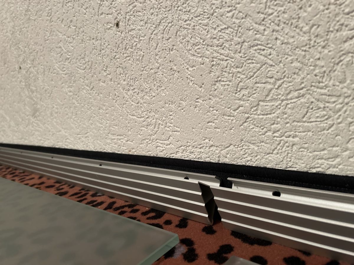 Scaffali: Tablar Milchglas mit Wandhalterung - Top Ablage hinter Bett – Usato da Mörschwil venduto da philmensa 1