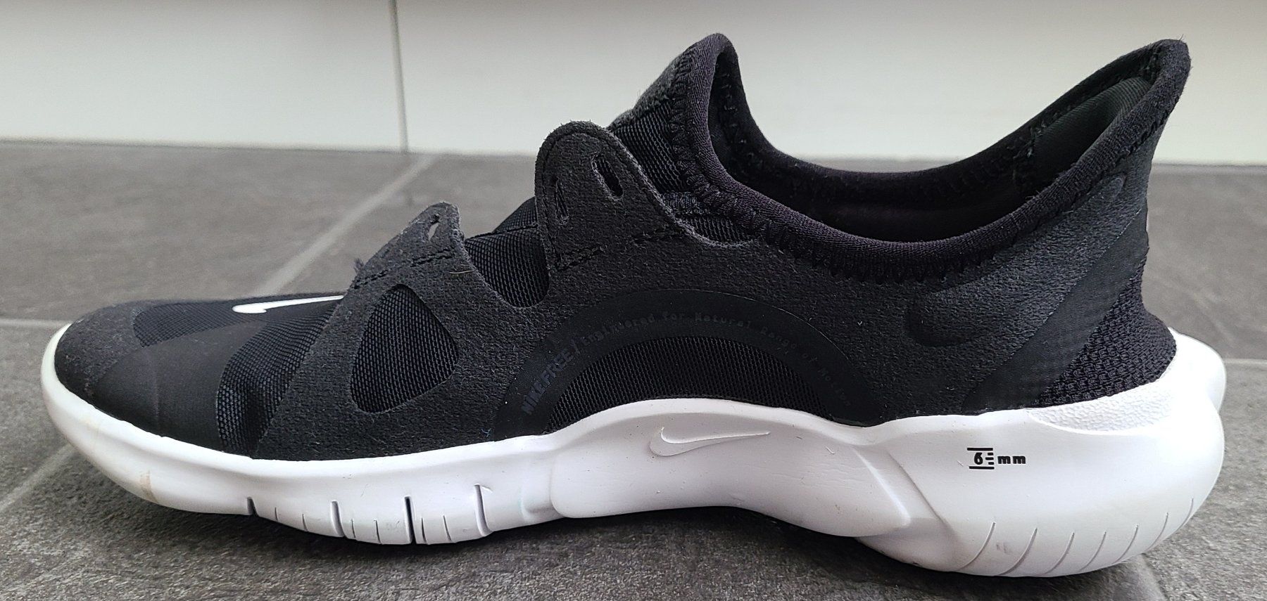 Nike Scarpe da donna: Fitnessschuhe von Nike, Gr. 36.5 – Usato da Basel venduto da Luzora 1