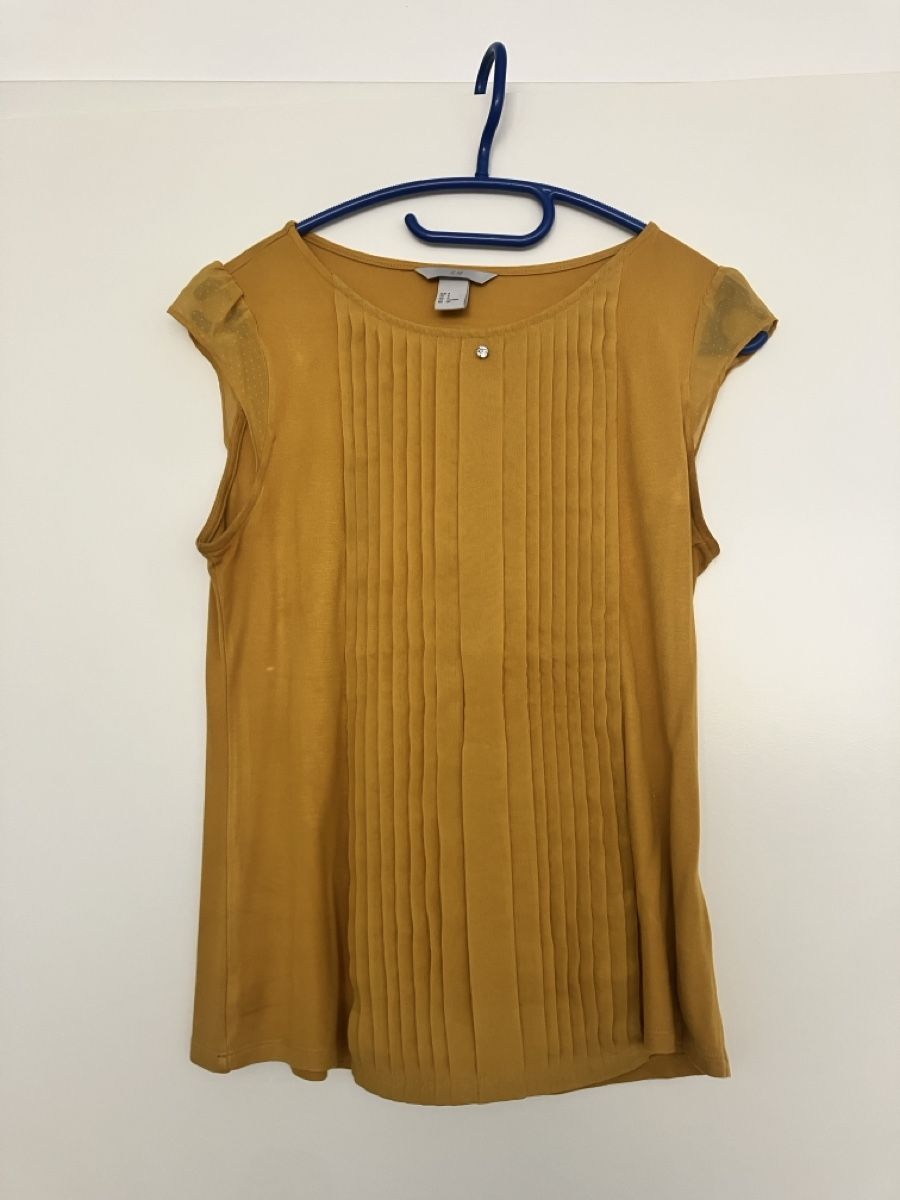H&M Top: Senfgelbes Plisseetop – Usato da Baden venduto da sylivianne