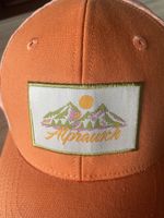 Cappellino arancione con ricamo Alprawck
