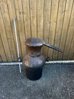 Alte, antike Destille aus Kupfer, Brennhafen Brennerei