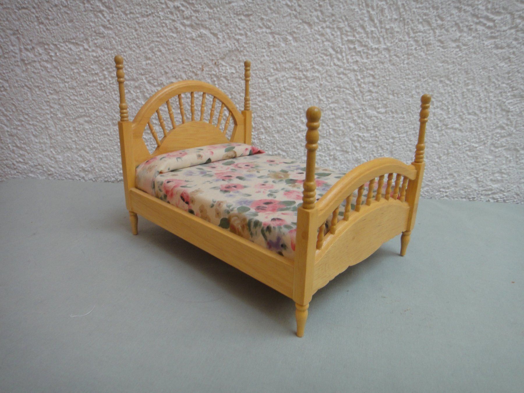 Case e mobili per bambole: Puppenhausmöbel Doppelbett – Nuovo (secondo la descrizione) da Detligen venduto da Crissie307
