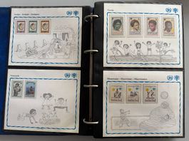 2 Briefmarken-Alben UNICEF Jahr des Kindes 1979