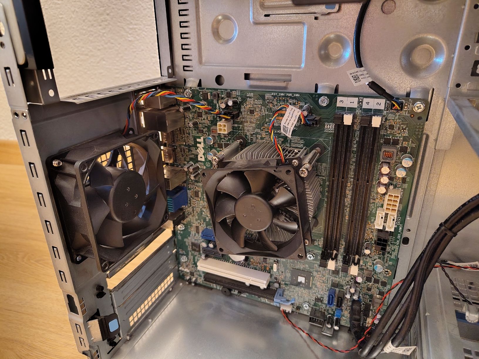 Dell Custodie: Dell Precision T1700 Gehäuse – Usato da Zürich venduto da Almohammed 5