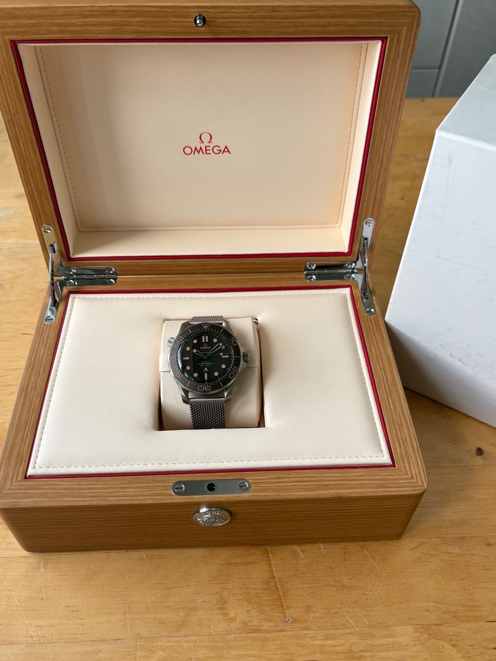 Omega Orologi: OMEGA Seamaster Diver 300M Titanium 007 Edition – Usato da Birsfelden venduto da Mynos 3