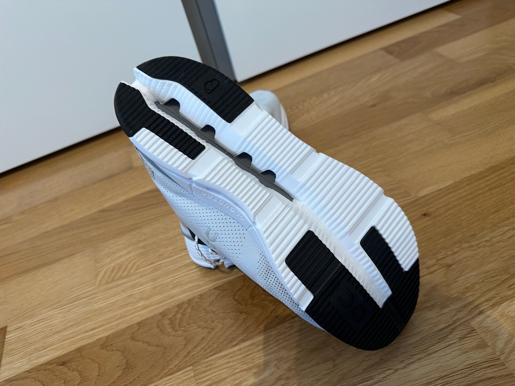 On Scarpe da uomo: On Laufschuhe Gr. 44 – Nuovo (secondo la descrizione) da Alpnach-Dorf venduto da Skai0 2