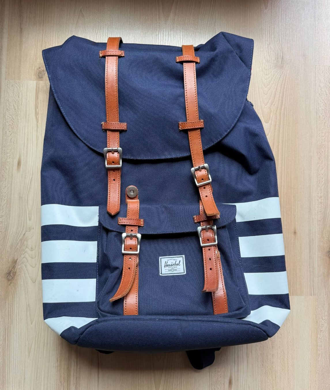 Herschel Rucksäcke: Herschel Rucksack dunkelblau/weiss gestreift – Gebraucht aus Eschenbach SG von aviatorgirl23