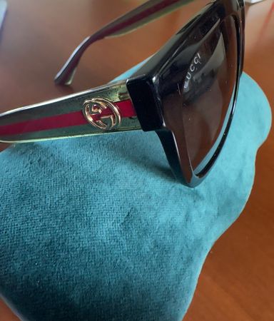 Lunettes de soleil Gucci authentiques, parfait état