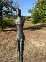 Skulptur Frau  Faser Kunsharz auf Stein