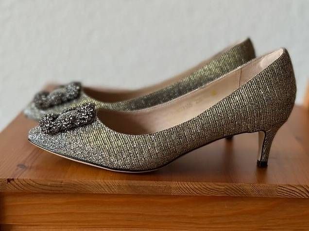Scarpe da donna: Pumps, Gr. 37, Silber mit Goldschimmer – Nuovo (secondo la descrizione) da Belp venduto da mar_d6w8