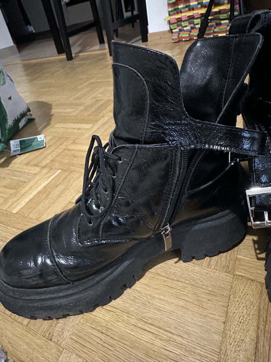 Scarpe da donna: Black Patent Chunky Platform Lace-Up Boots - Fall/Winter 39 – Usato da Genève venduto da alyonavinogradova 3