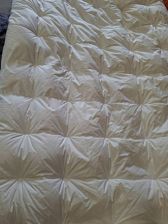 Decken: Daunenduvet 160x210 – Gebraucht aus Olten von Mezopotamya
