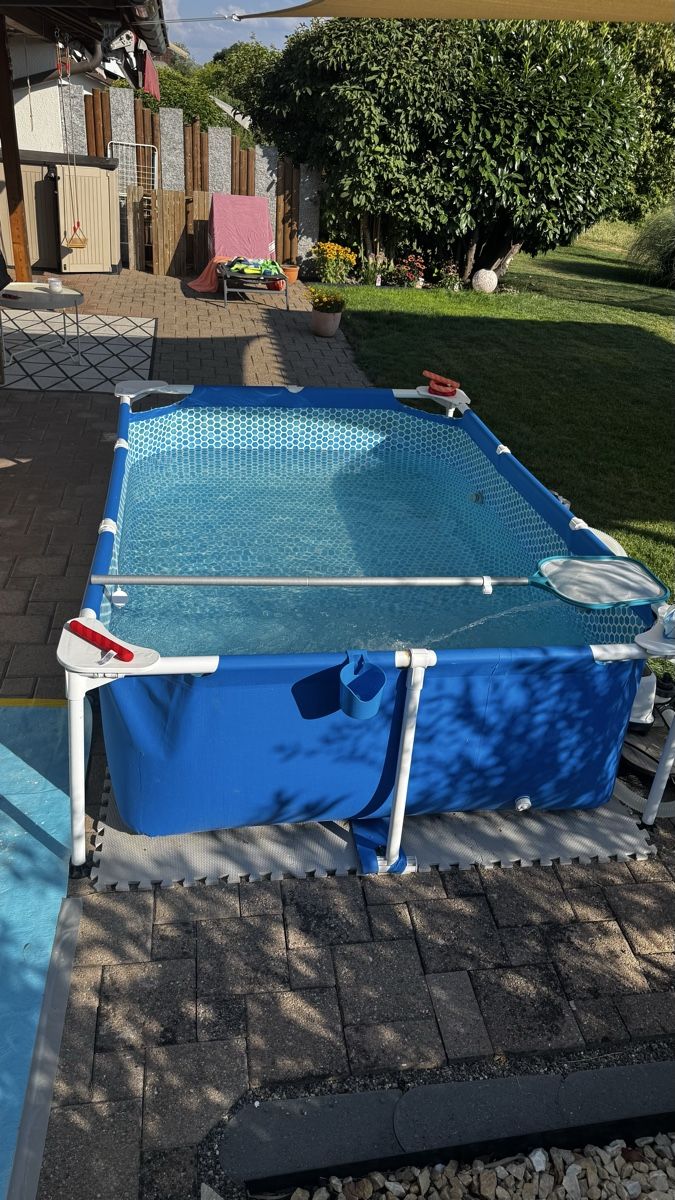 Intex Piscines: Intex Pool Frame 220 x 150 x 60 cm – D'occasion à Gossau ZH par Celestino_2.0 3