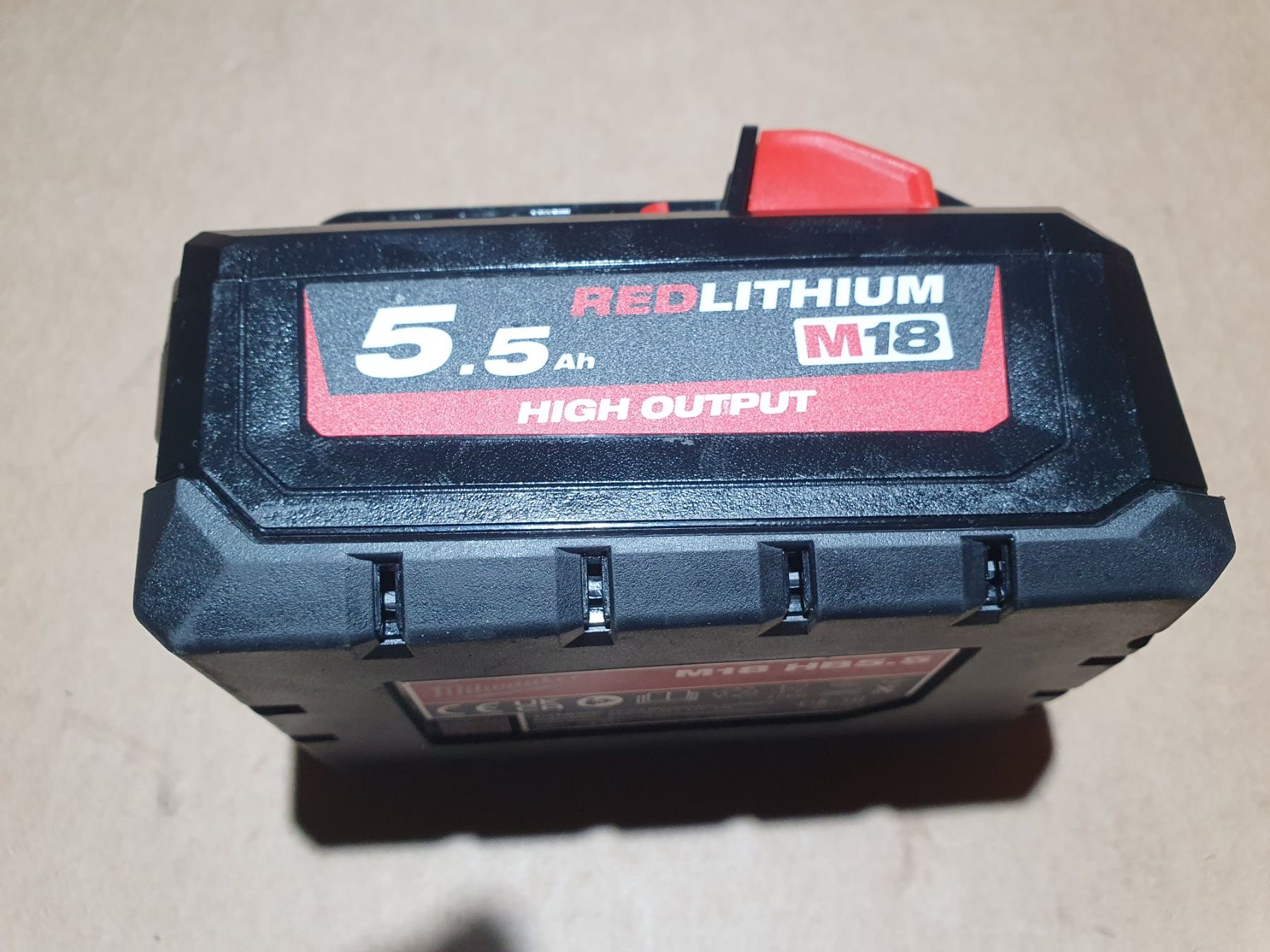 Neuer Milwaukee Akku 18V 5,5 Ah (Neu und originalverpackt) in Reutigen ...