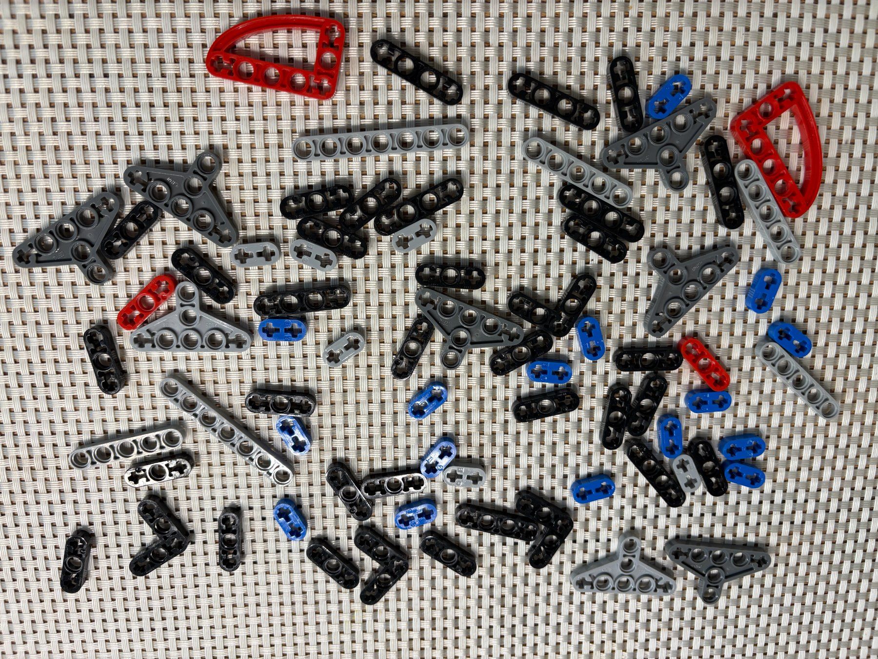 Lego Kit di costruzioni: Lego Technik 8110 flache runde Lochbalken – Usato da Buochs venduto da Techtelmechtel