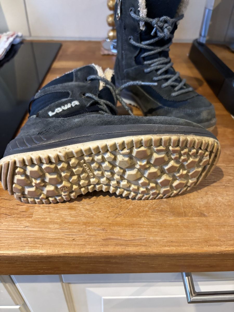 Lowa Schuhe für Jungen: Lowa Kinderstiefel 28 – Gebraucht aus Weiach von Mona310 1