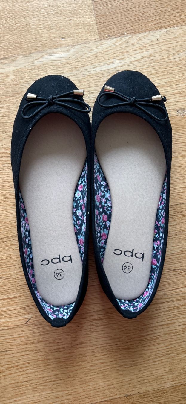 Scarpe per ragazze: Schwarze Ballerinas, Grösse 34 – Nuovo (secondo la descrizione) da Grüt (Gossau ZH) venduto da Searose