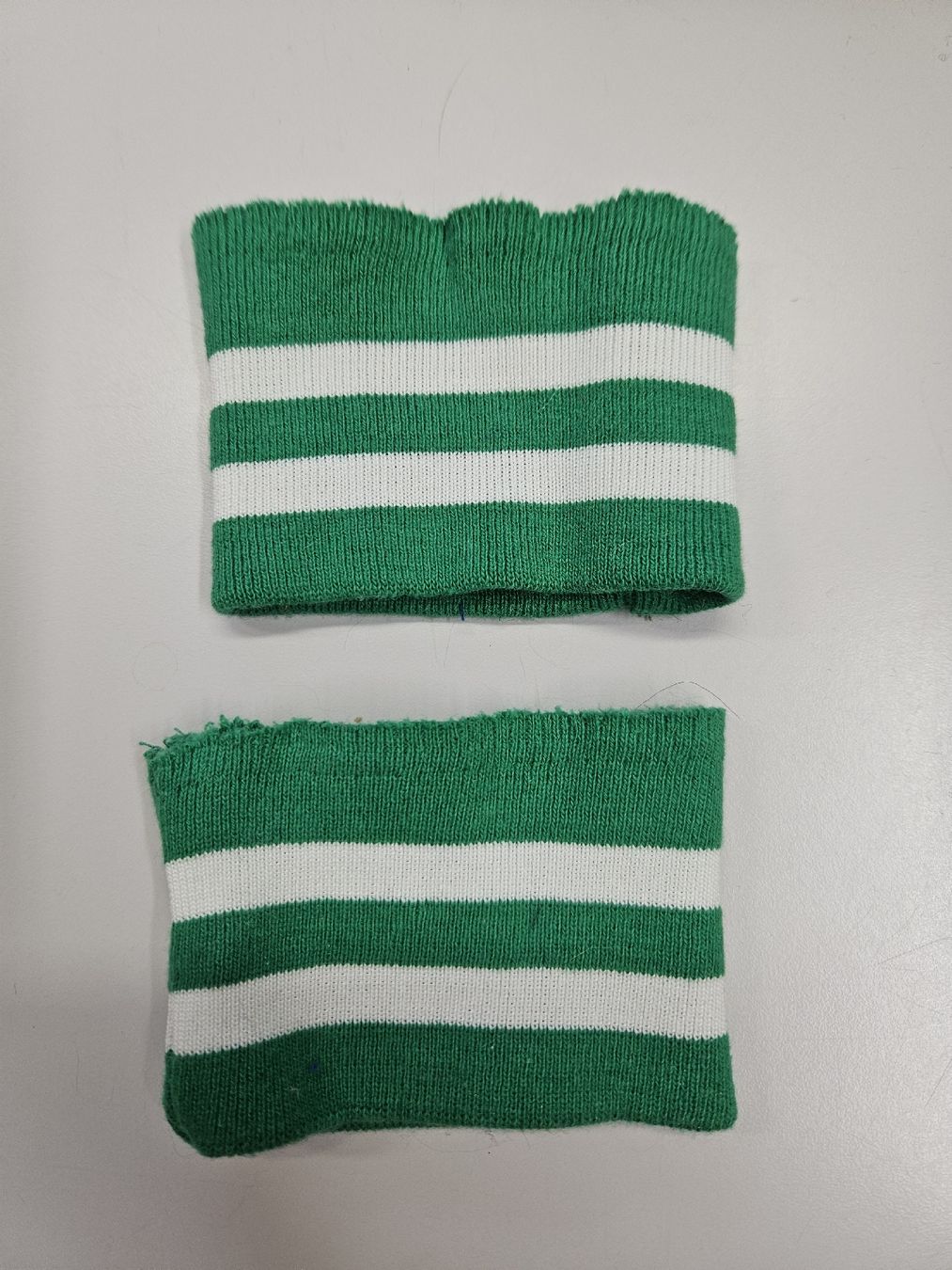 Tessuti: Armbündchen, Manchetten fertig. – Nuovo (secondo la descrizione) da Seewen SZ venduto da Ingenbohl