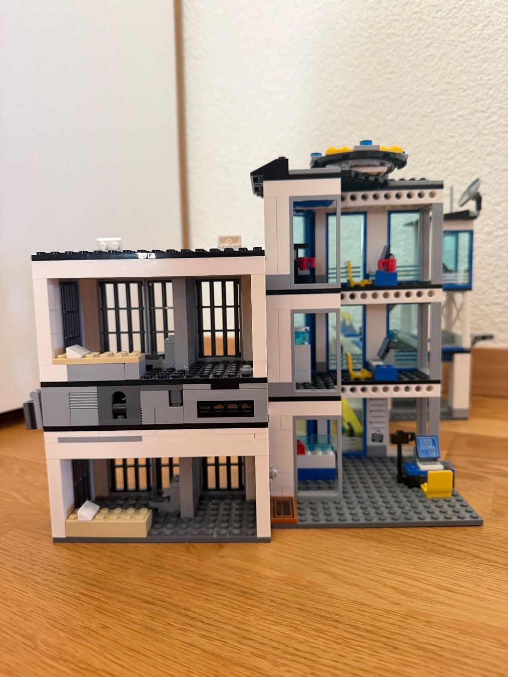 Lego Kit di costruzioni: Lego City 60141 Polizeistation – Usato da Burgdorf venduto da Mmaik 1
