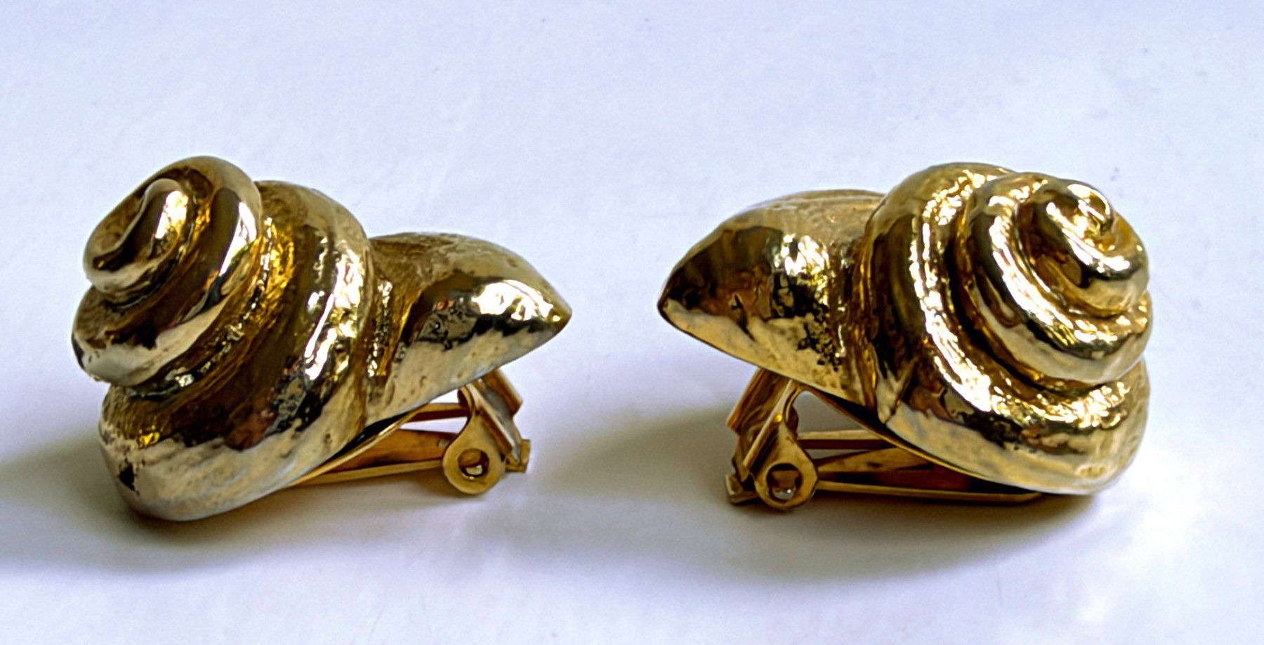 Ohrringe & -stecker: Goldfarbene Clip-Ohrringe***** – Gebraucht aus Dübendorf von Orchid-Sonate 1
