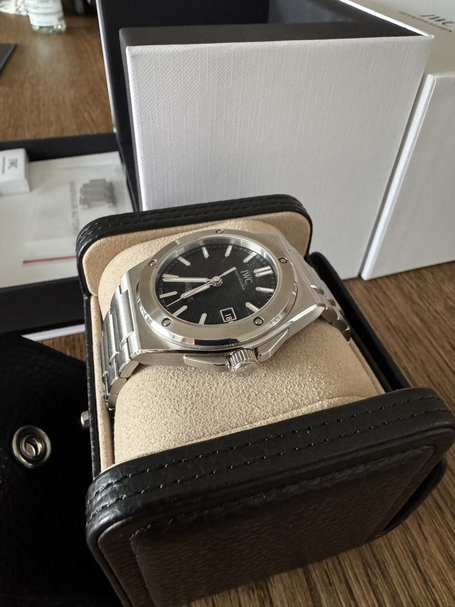IWC Montres: IWC Ingenieur Automatic 40 schwarzes Zifferblatt Jahr 2026 – D'occasion à St. Gallen par psc_rd7w 2