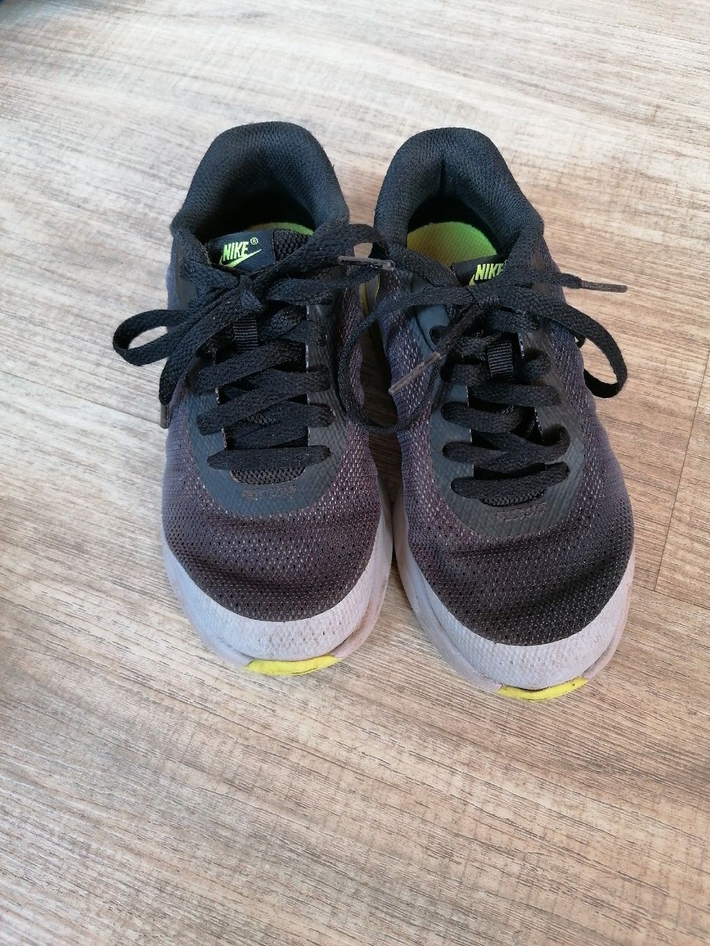 Nike Scarpe per ragazzi: Nike Schuhe gr 28 – Usato da Huttwil venduto da happy-82