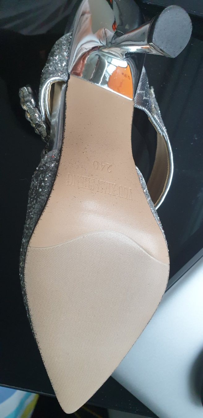 Scarpe da donna: Neue Pantoletten silber Gr. 37.5 – Nuovo e nell'imballaggio originale da Wettswil venduto da the_jr6l 4