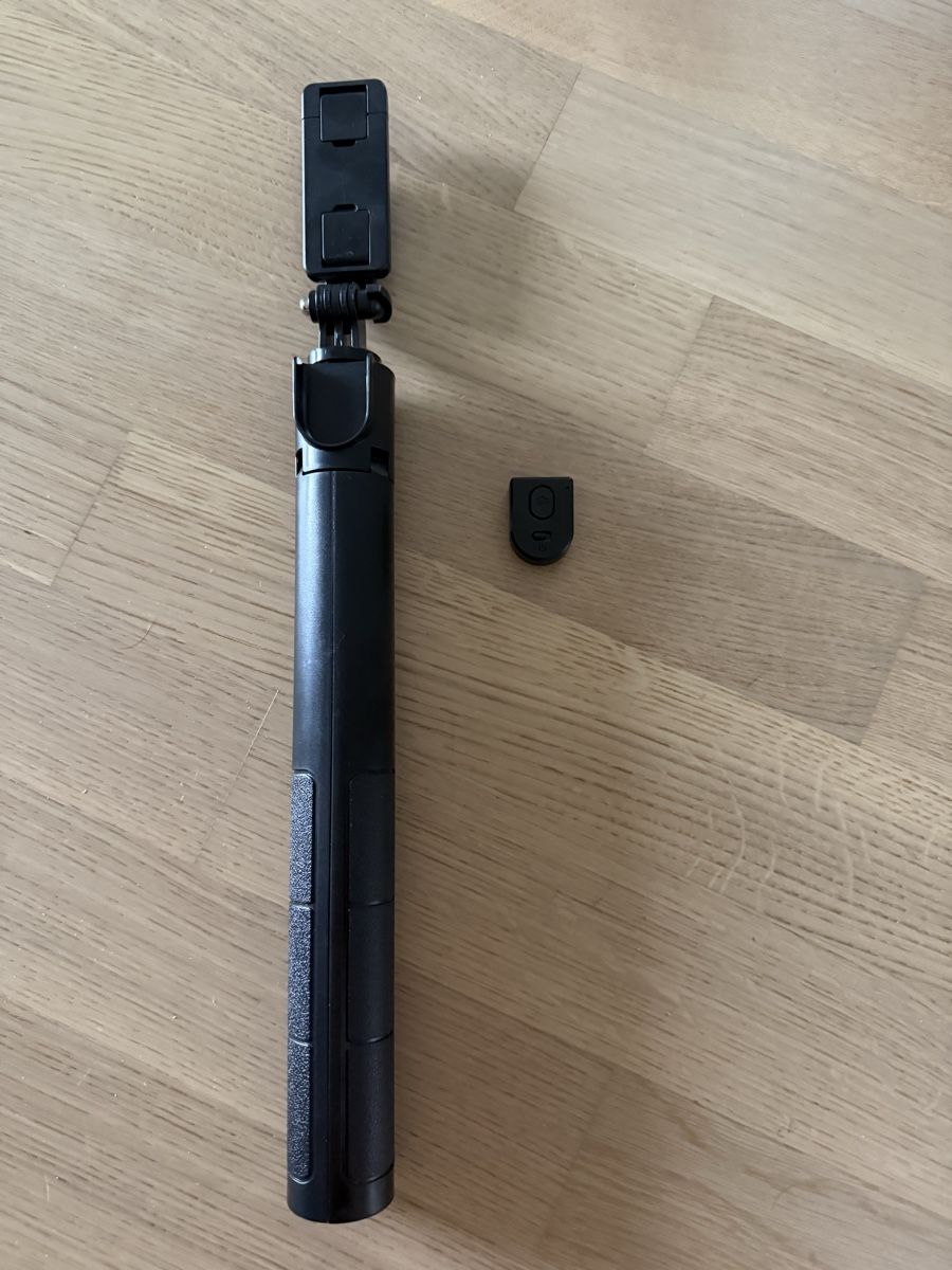 Sonstige Dekorationen & Accessoires: New Selfie Stick with bluetooth remote control – Neu (gemäss Beschreibung) aus Dübendorf von zhe_69pd 1