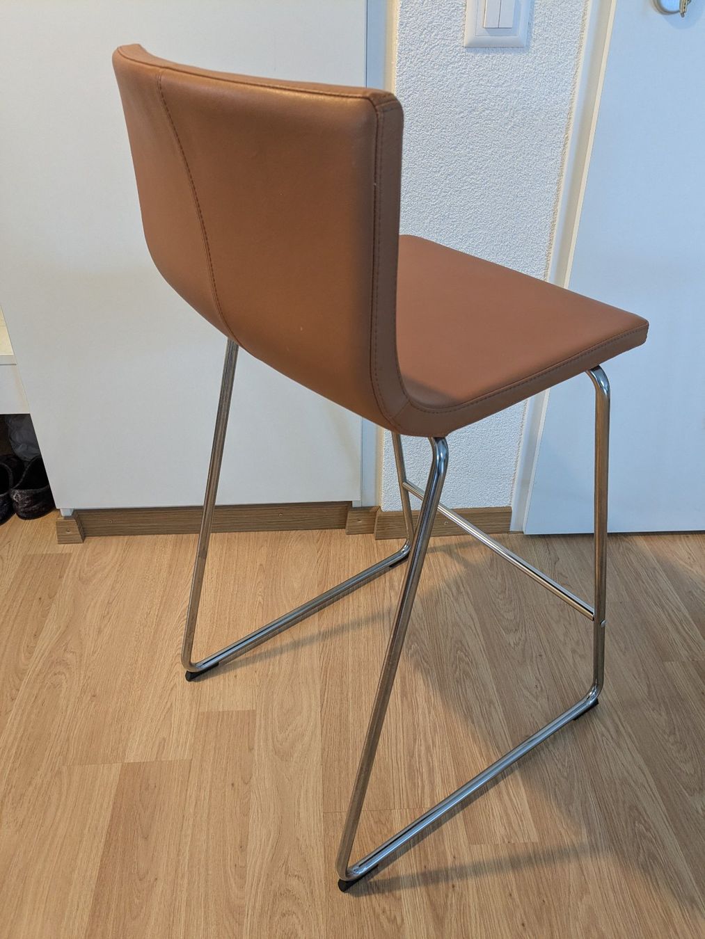 Ikea Hocker: 2 IKEA Bernhard Barhocker mit Lehne, leder/goldbraun – Gebraucht aus Zürich von cclsn 2