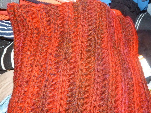 Foulard & Sciarpe: Handgestrickter Schlauch-Schal, weinrot – Usato da Nunningen venduto da Fashion-Ave51 1
