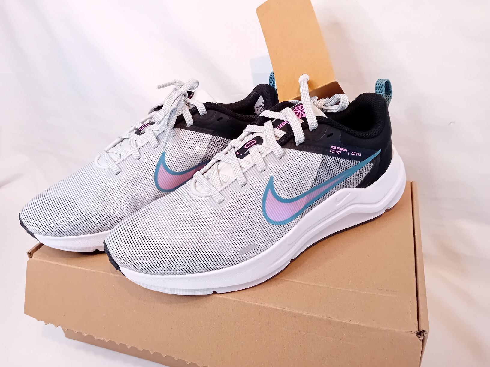 Nike Scarpe da donna: Nike Downshifter 12 Sneaker Gr.40   Damen  Grau Neu – Nuovo (secondo la descrizione) da Schweizersholz venduto da freyle1