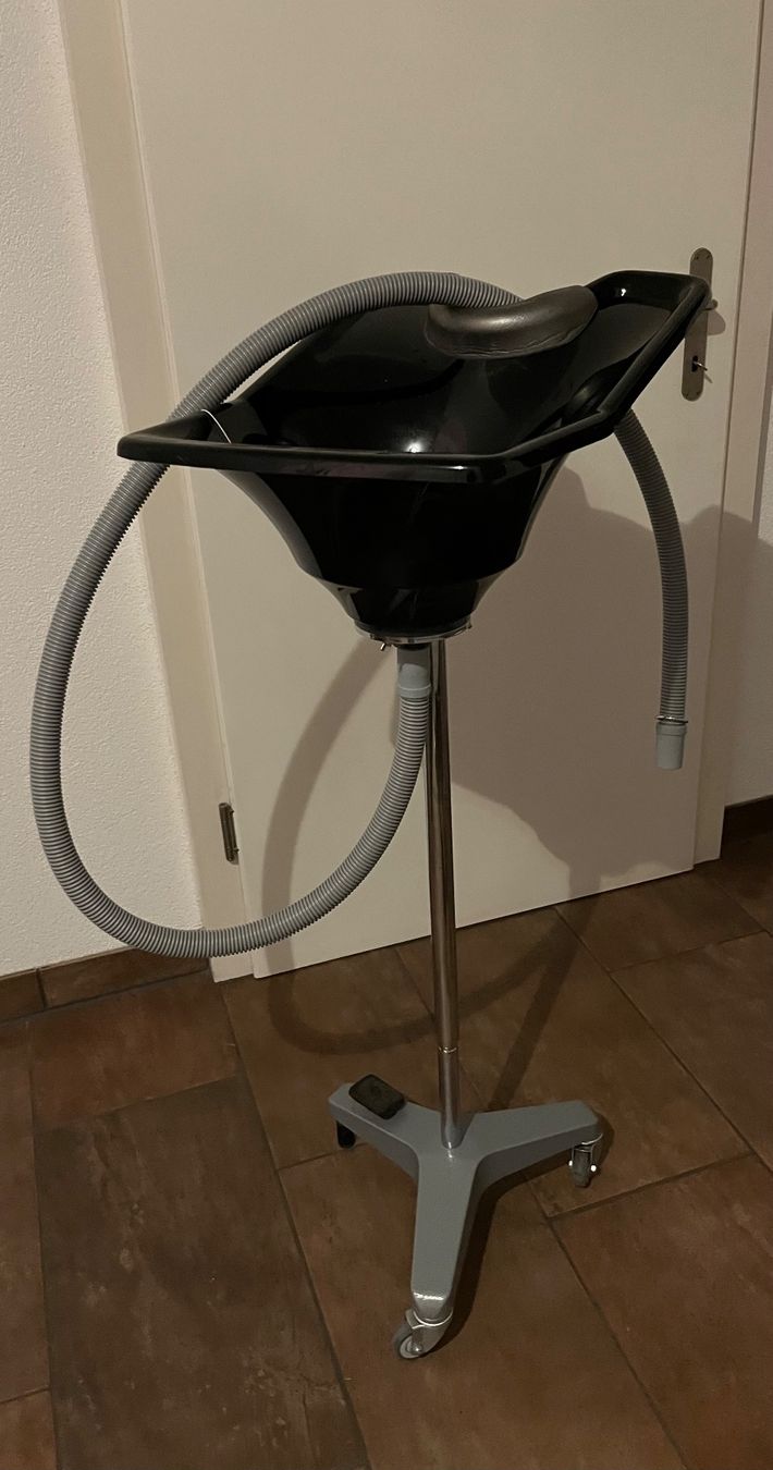 Altro in Decorazioni & Accessori: Friseurwaschbecken – Usato da Gurmels venduto da Naniboerger21