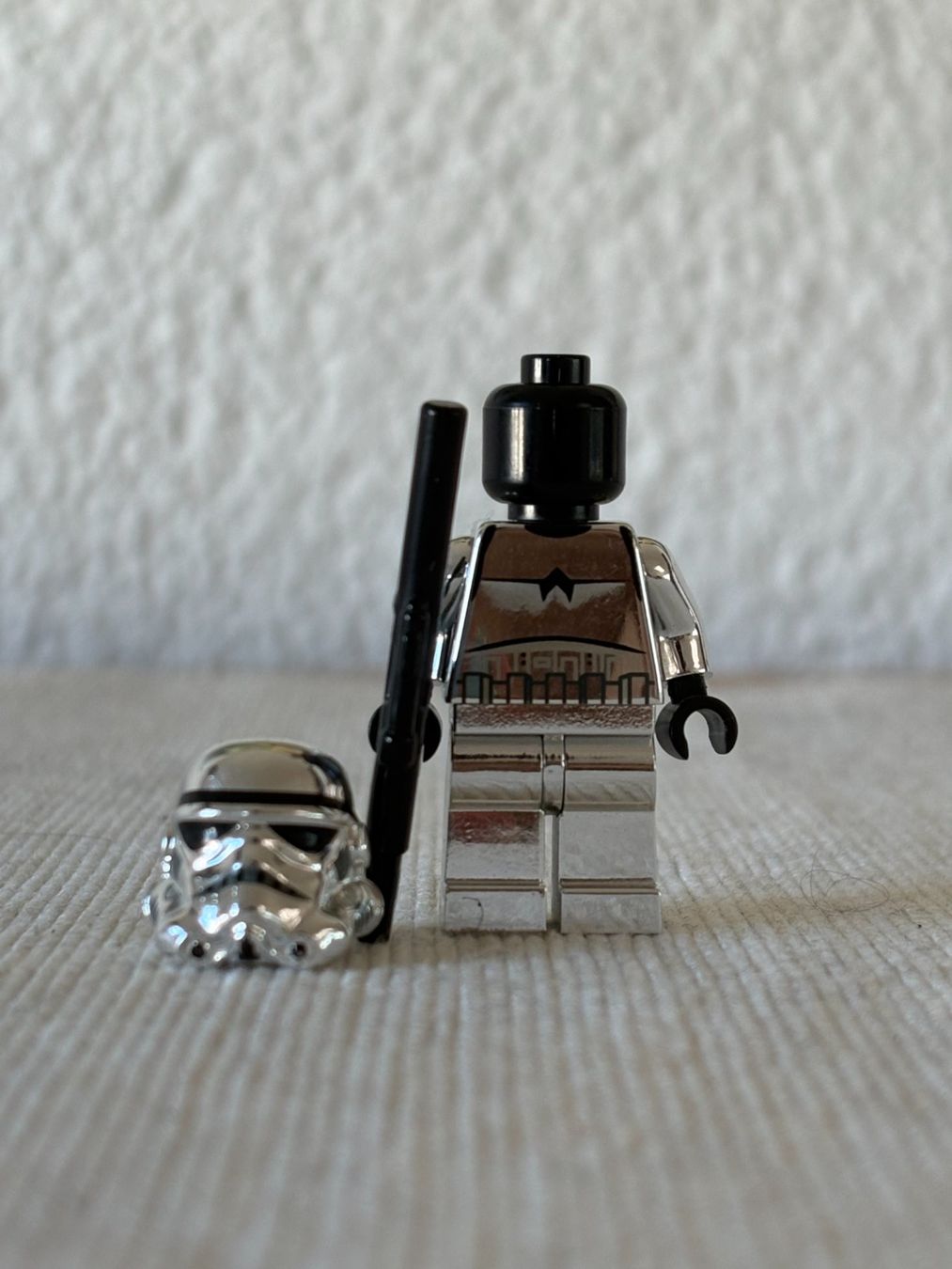 Lego Statuette: LEGO Star Wars Chrome Stormtrooper – Usato da Nidau venduto da LEGOBrickMT 4